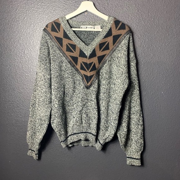 Vintage Women's V-neck Sweater - Picture 2 of 6